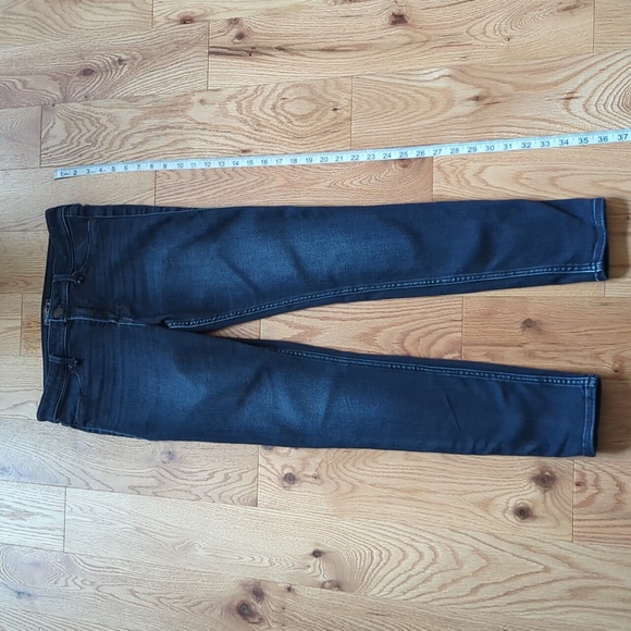 Abercrombie & Fitch. Harper Low Rise Jeans. Size 28. - Picture 6 of 9